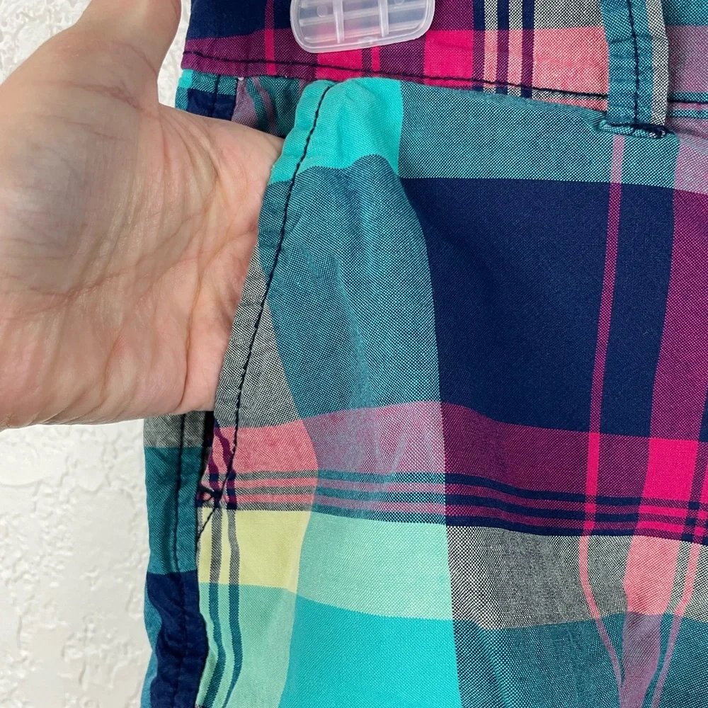 Old navy colorful plaid cotton shorts - Picture 3 of 6